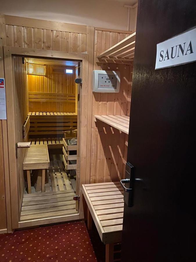 Hotel Miraj - Restaurant & Sauna & Biliard Пояна-Брашов Экстерьер фото