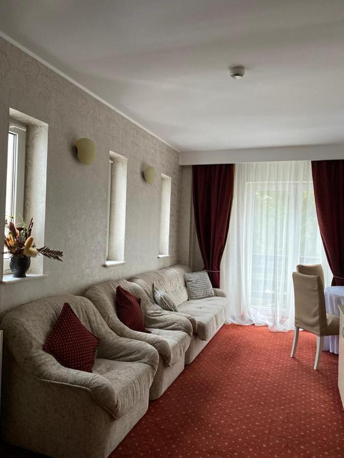Hotel Miraj - Restaurant & Sauna & Biliard Пояна-Брашов Экстерьер фото