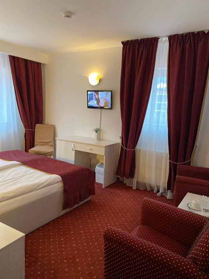 Hotel Miraj - Restaurant & Sauna & Biliard Пояна-Брашов Экстерьер фото