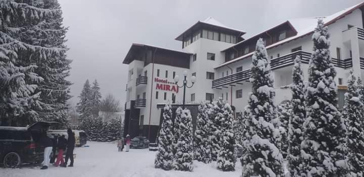 Hotel Miraj - Restaurant & Sauna & Biliard Пояна-Брашов Экстерьер фото