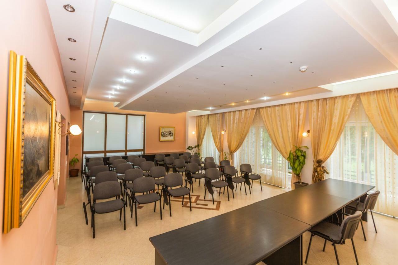 Hotel Miraj - Restaurant & Sauna & Biliard Пояна-Брашов Экстерьер фото