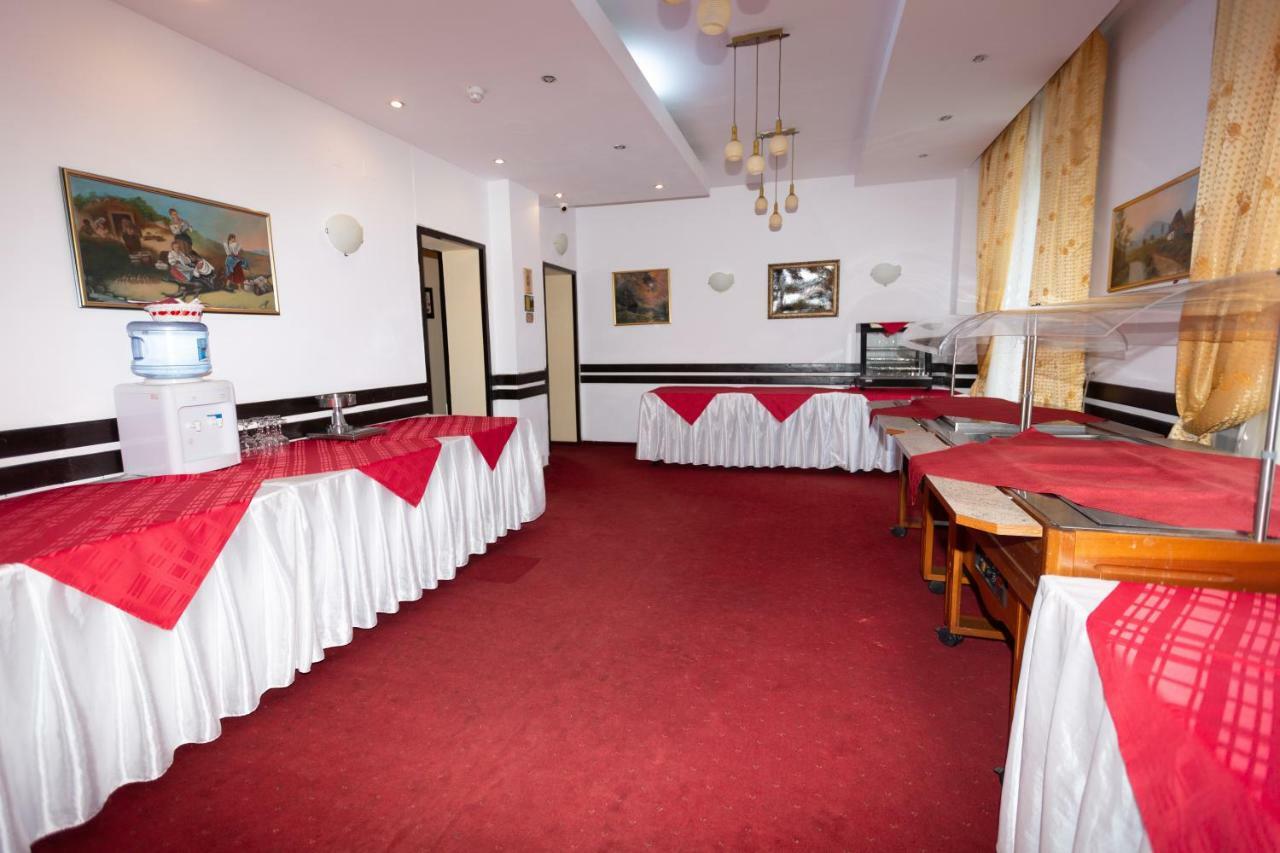 Hotel Miraj - Restaurant & Sauna & Biliard Пояна-Брашов Экстерьер фото